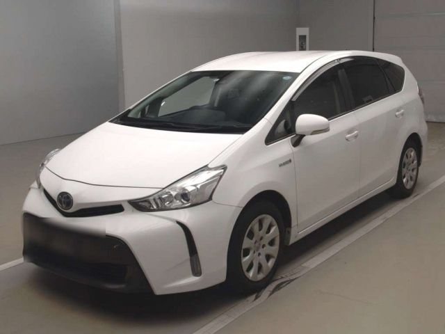 50005 Toyota Prius alpha ZVW41W 2018 г. (TAA Kantou)